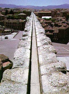Canal sobre arcos acueducto de Segovia