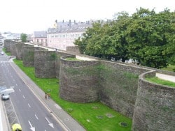 Vista de la Muralla romana de Lugo Acueducto de Segovia