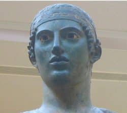 Busto del auriga de Delfos del siglo V a.C.