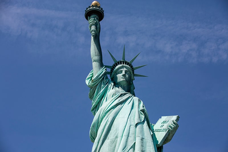 Estatua de la libertad de Nueva York vista desde abajo