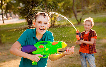 10 actividades de agua para niños pequeños