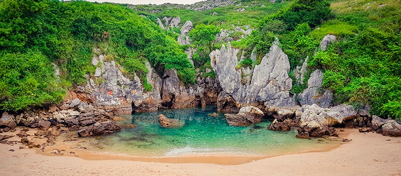 Viajar Familia Asturias Playa Gulpiyuri